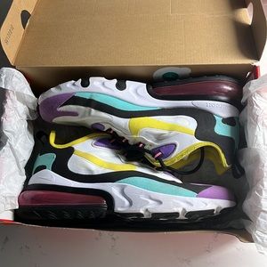 Nike air max 270 reacts! Size W 9.5 with a fun color way!